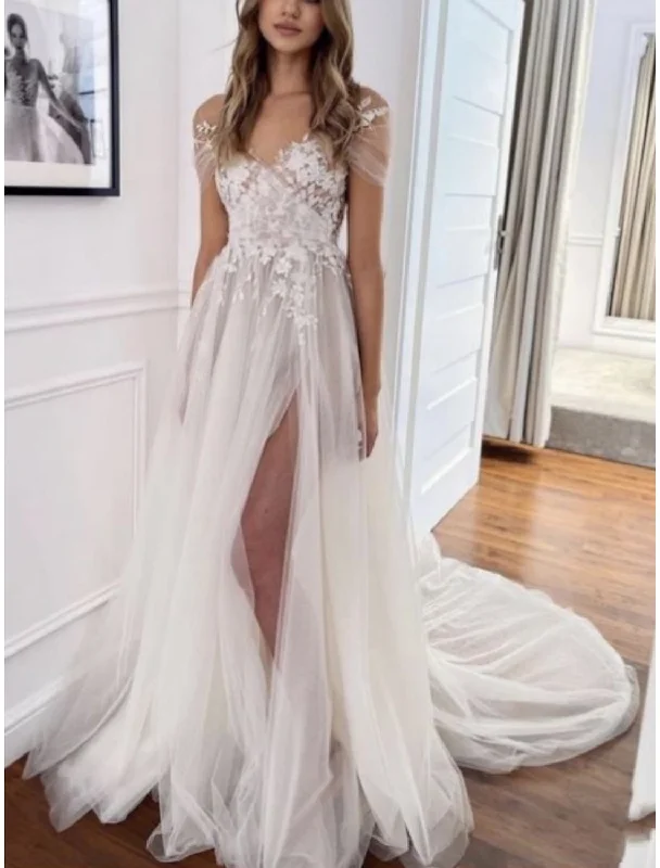 A-Line/Princess V-Neck Floor-length Lace Wedding Dress