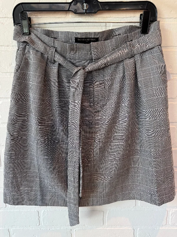 Skirt Mini & Short By Banana Republic In Grey, Size: 2